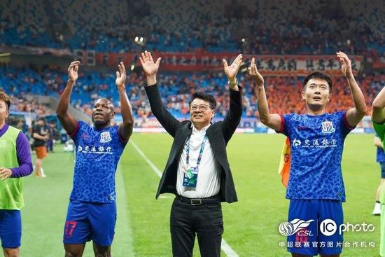 男女一边摸一吻胸做爽视频