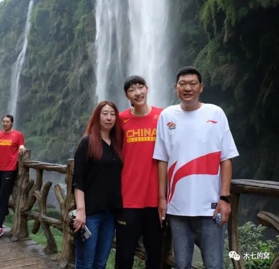 班长裸体扒开两腿让我喝尿